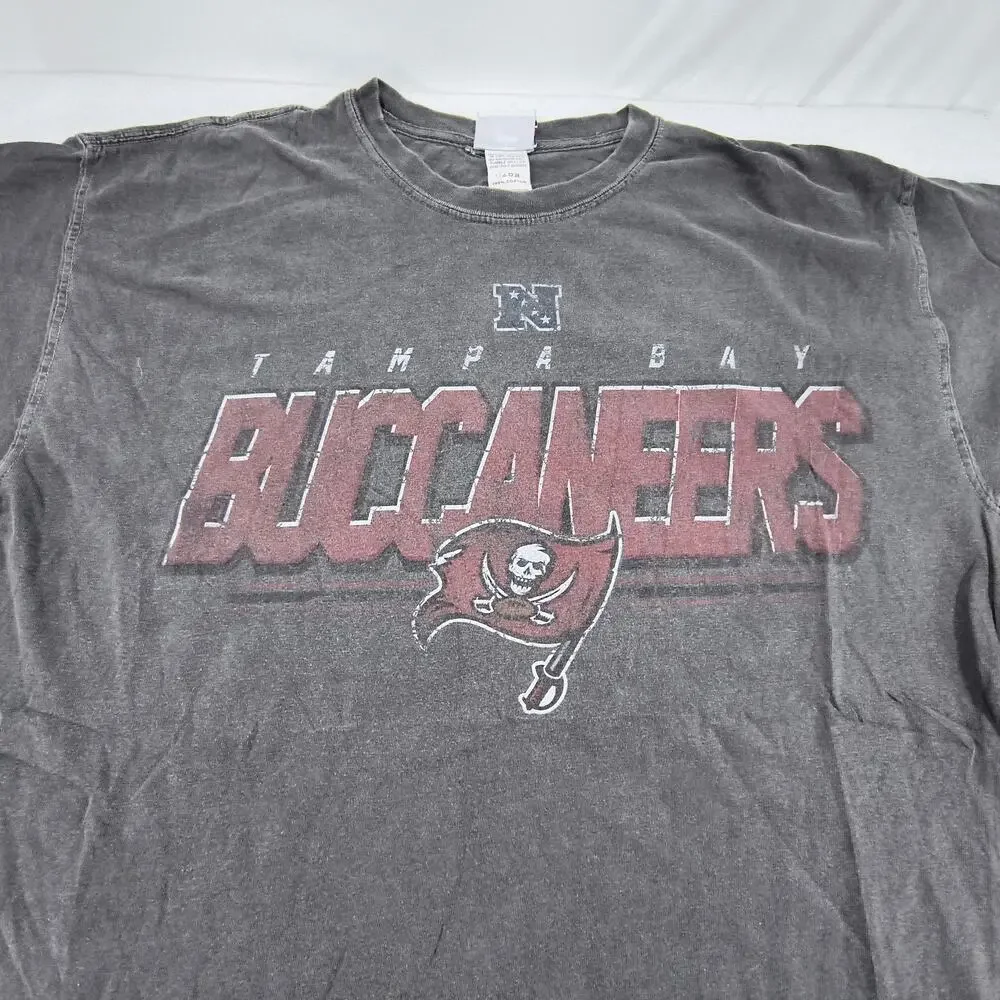 NFL Tampa Bay Buccaneers Graphic Short Sleeve Football Shirt Mens Size L Gray